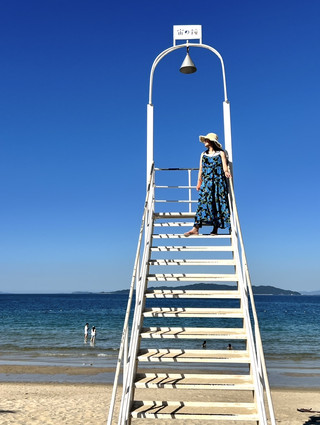 Listen to the sound of the waves to relax 🌊 Come to the island to find the pure romance of the blue sea and white torii ~