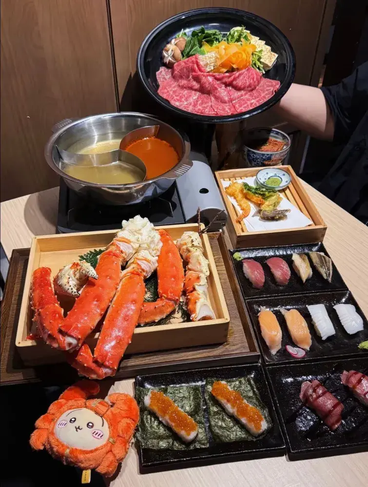 오사카에서 킹크랩을 맛보세요! 🦀️ 킹크랩 다리가 제 팔보다 길어요!