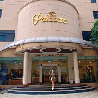 Hotels near MRT Huai Khwang