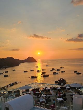 🌴 6 Days in Labuan Bajo – Komodo, Islands, Sunsets & Slow Days

Labuan Bajo completely surprised me. I originally came for the incredible islands and Komodo National Park, but I ended up loving Labuan Bajo itself just as much.

My trip had the perfect mix of adventure and slow travel  Komodo dragons, Padar Island, Pink Beach, snorkelling, sunsets, paddleboarding, flying foxes, good food and plenty of time by the pool.

Day 1 – Arrive & Sunset at Loccal Collection 🌅

Check into Loccal Collection and don't plan too much for your first day.

The views from the hotel are incredible, particularly from the pool overlooking the ocean and islands.

Day 2 – Komodo National Park Day Trip 🐉🏝️

This is the big adventure day and an absolute must when visiting Labuan Bajo.

I did a full-day boat trip through Komodo National Park, including Padar Island, Pink Beach and Komodo Island.

The climb up Padar Island is definitely worth it. Once you reach the viewpoint, you get that famous panoramic view across the different bays and surrounding islands.

Then it was time for Pink Beach, with its beautiful pink-tinted sand and clear water.

And, of course, one of the biggest reasons for coming to this part of Indonesia  seeing the Komodo dragons.

It was a long day, but absolutely worth it and easily one of the highlights of my trip.

Day 3 – Le Flores Floating Restaurant & Paddleboarding 🏄♀️

After the big Komodo day, slow everything down.

Spend the day at Le Flores Floating Restaurant. Have lunch and drinks, enjoy the views and hire a paddleboard to get out on the water.

Don't rush off after eating. Make it a proper lazy island day.

This was one of those simple holiday days that ended up being one of my favourites.

Day 4 – Snorkelling, Island & Flying Fox Sunset Cruise 🦇⛵

In the afternoon, head out on another boat  but this time for a much more relaxed sunset trip.

My trip included snorkelling, an island stop and watching the flying foxes at sunset.

Watching the sunset  from the boat was such a beautiful experience.

Definitely add this to your Labuan Bajo itinerary.

Day 5 – Explore Labuan Bajo, Buso

Give yourself a day without a strict schedule.

Explore Labuan Bajo, wander around the harbour, stop somewhere for coffee and enjoy the town.

Find somewhere beautiful for another sunset before heading out for dinner.

I had an amazing dinner at Buso, which was one of my favourite meals during my stay.

Day 6 – Pool Day & One Last Sunset ☀️🌅

Finish the trip slowly.

Sleep in, have breakfast and spend some time by the pool. Don't feel like you need to squeeze another tour into the itinerary.

One of the things I loved most about Labuan Bajo was simply sitting somewhere beautiful and taking in the views.

Have one last drink overlooking the ocean and, of course, watch one final sunset.

💛 My Tips for Labuan Bajo

My biggest recommendation is: don't rush it.

A lot of people seem to use Labuan Bajo simply as the starting point for Komodo National Park, but there is so much more to enjoy.

Do the big Komodo National Park day trip, climb Padar Island, see Pink Beach and the Komodo dragons.

But also leave time for the slower experiences.

Spend a day at a floating restaurant. Hire a paddleboard. Go snorkelling. Watch the flying foxes at sunset. Find some live music. Eat somewhere special. Sit by the pool with a drink.

And watch as many sunsets as you possibly can. 🌅

Labuan Bajo reminded me that sometimes the best trips aren't about how many places you can fit into your itinerary.

Sometimes you just need to slow down and enjoy exactly where you are. ❤️