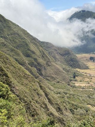 🇪🇨厄瓜多爾 「￼雲霧火山」極罕見健行體驗全攻略🌋