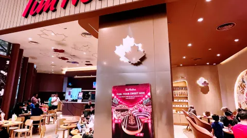도넛 덕후라면 절대 놓치지 마세요! 🍩 팀홀튼은 제 인생 디저트 맛집이에요! — traveler post in 클랑