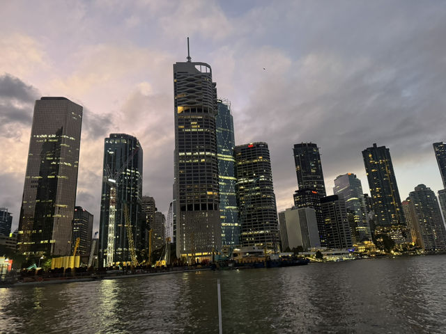 Brisbane: surfer paradise 