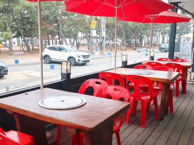 회 세트로 더 푸짐하게 즐기는 “을왕리 회조개구이”