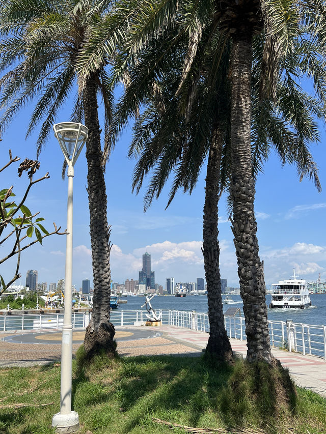 高雄的早晨與海島清風，酷熱中的渡船之旅