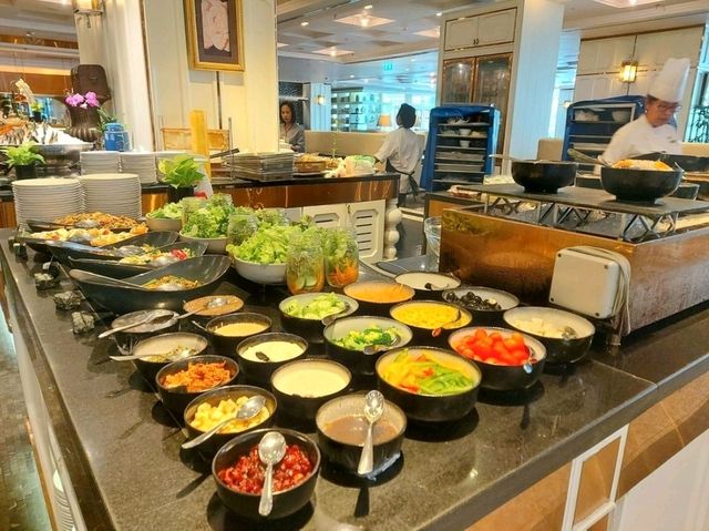 บุฟเฟต์ Friday Lunch ดีๆบรรยากาศร่มรื่น