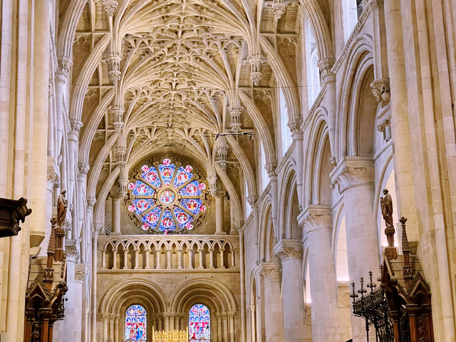Christ Church College: The Crown Jewel of Oxford! 🏰