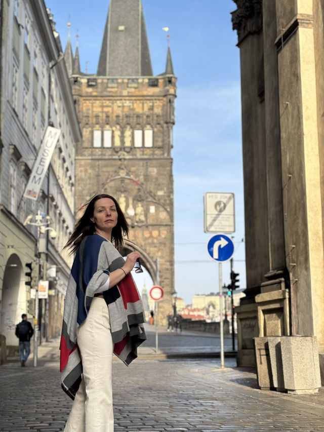The best time to visit Charles Bridge 🌅