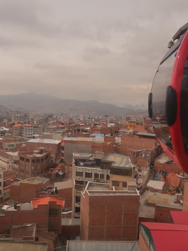 【高地都市ラパス】標高3600mのカオスと伝統が交差する街