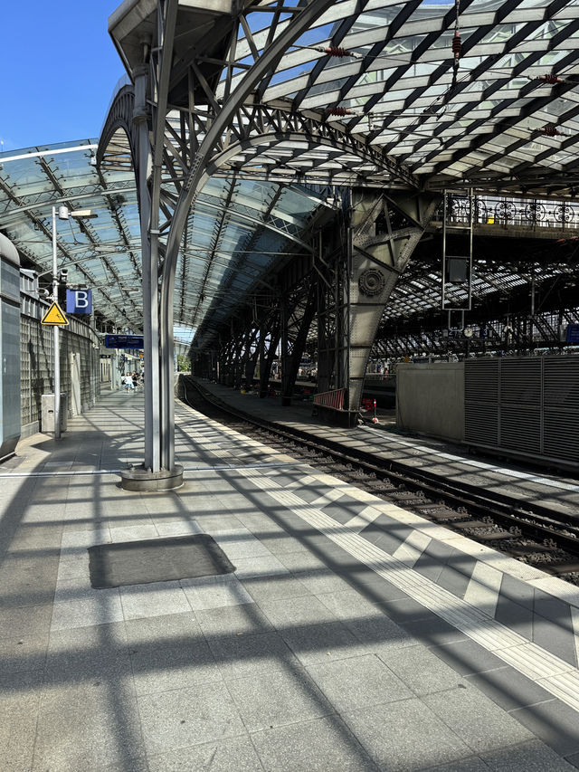 สถานีรถไฟโคโลญ (Köln Hbf)