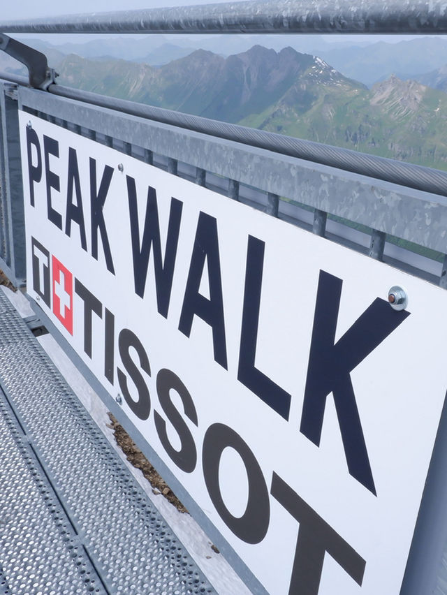 รีวิว: สะพาน Peak Walk by Tissot 