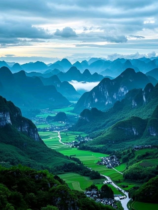 ⛰️ Wanfenglin Scenic Area – The Sea of Ten Thousand Peaks in Guizhou
