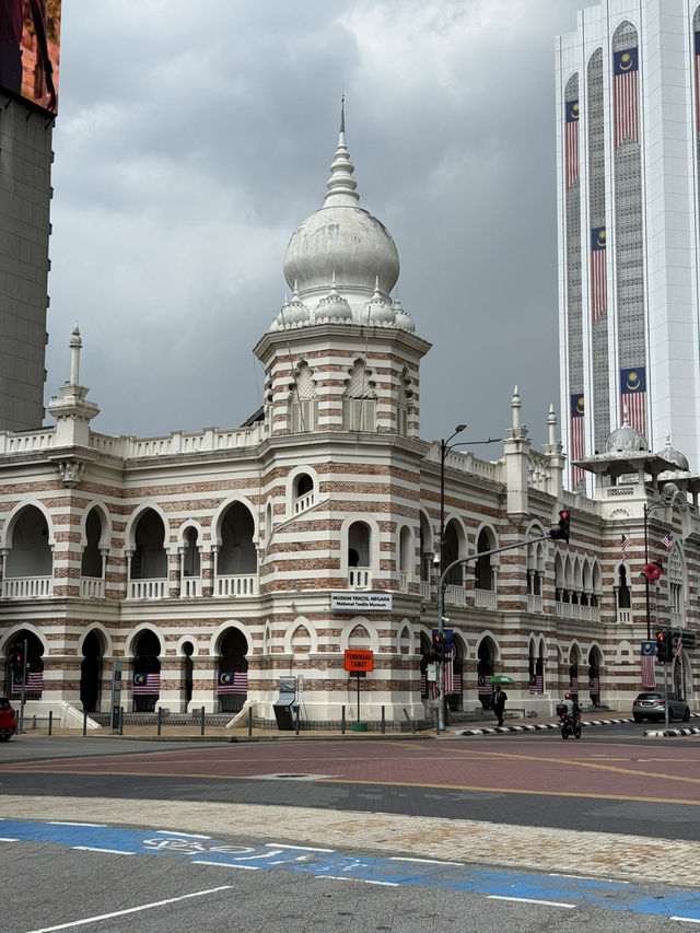 Skyscrapers, Street Food, and Culture: Discovering the Heart of Malaysia 🇲🇾 