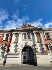 NHS Building at Manchester University: Elegance in Everyday Care