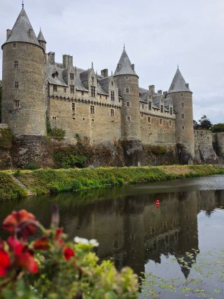 นี่แหละคือปราสาทในเทพนิยายของจริงแห่งแคว้นเบรอตาญ (Brittany)