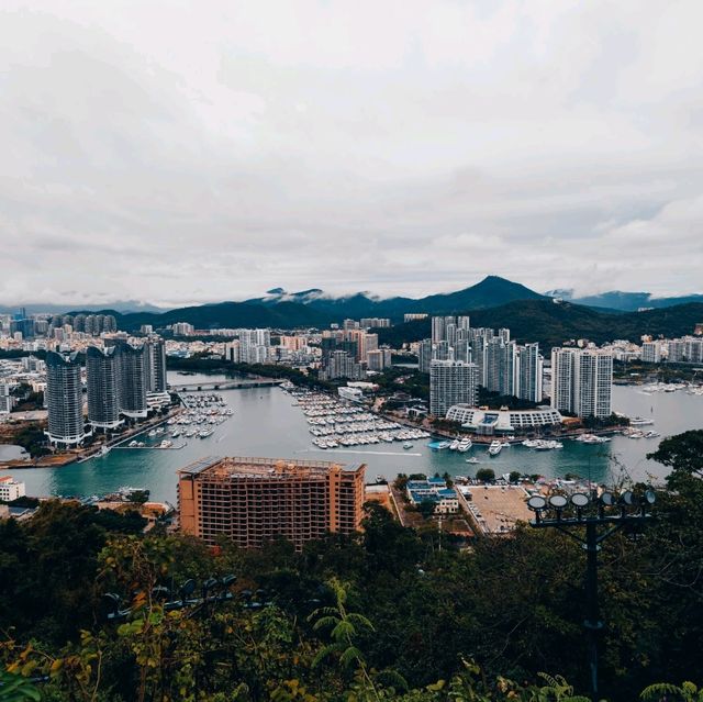 'Fall'ing In Love With an Island | Sanya