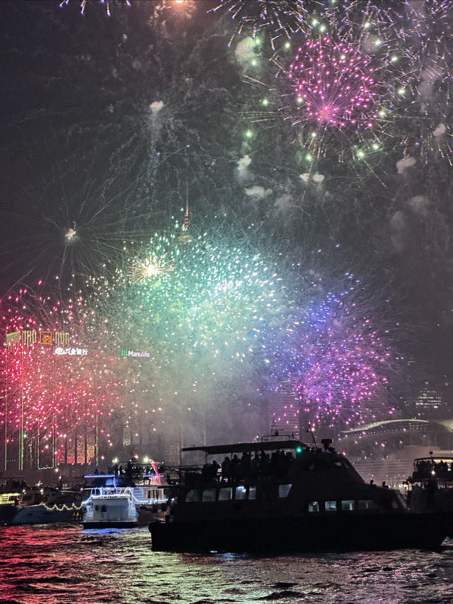 坐上香港維多利亞港遊輪看跨年煙花是什麼體驗～