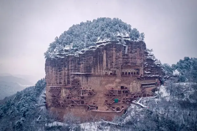 如果你要寫甘肅 就不能只寫甘肅 寫明月出天山 寫春風不度玉門關 寫依稀耳畔蕩駝鈴 寫沙漠與清泉共存