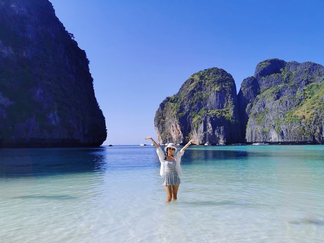 小皮皮島的瑪雅海灣，是電影《海灘》中拍攝外景的地方，值得一來