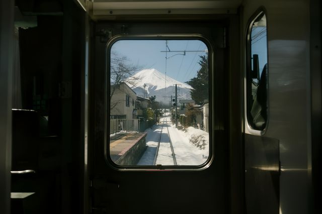 開往富士山的電車富士急行線視角看富士山