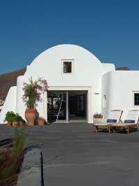 🌅 Santorini Serenity: Perivolas Hotel's Luxe Retreat! 🛎️