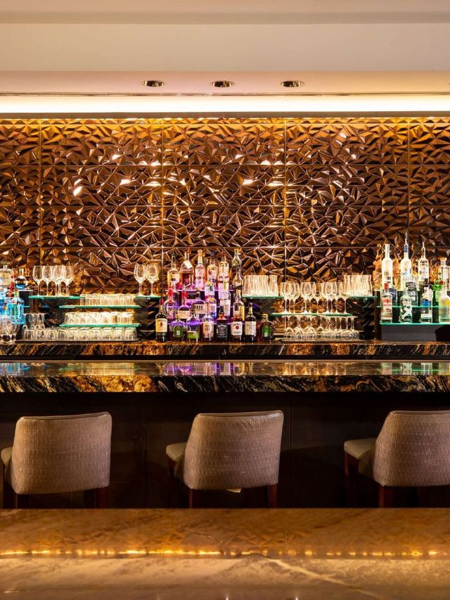 🌟 Houston's Hotspot: Hilton Americas Delights! 🌟