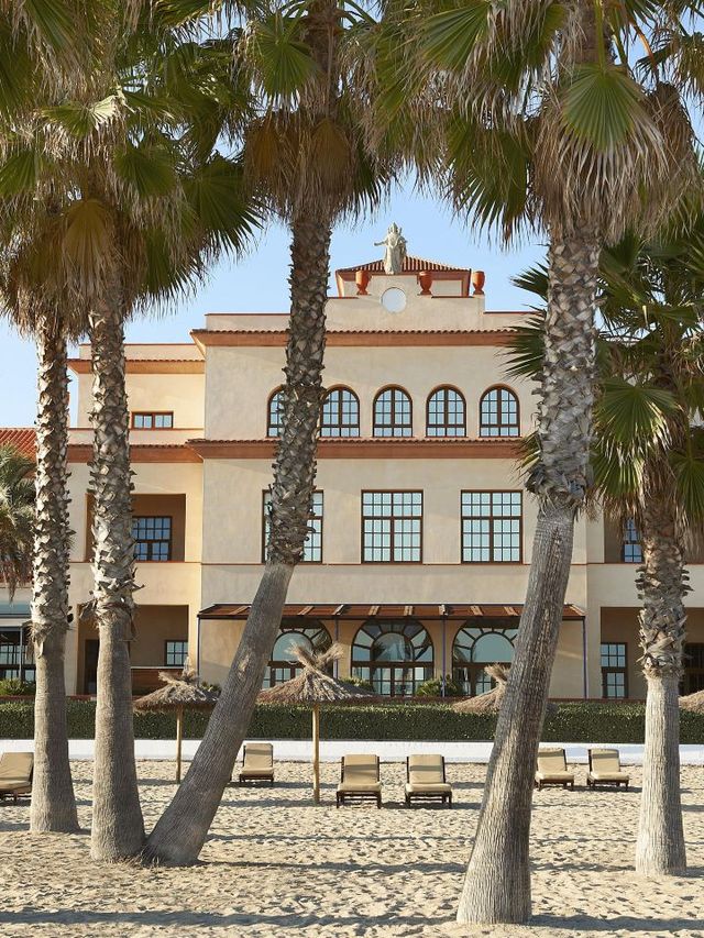 🌊✨ Unwind in Catalonia: Top Picks at Le Méridien Ra 🏖️🍷