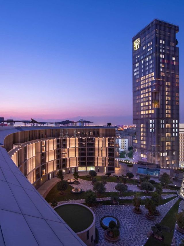 🌟 Doha's Oasis of Luxury: Banyan Tree Hotel 🌴✨
