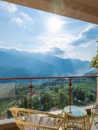 Sapa's Serene Escape: Mountain Views & Cozy Vibes 🌄🛌