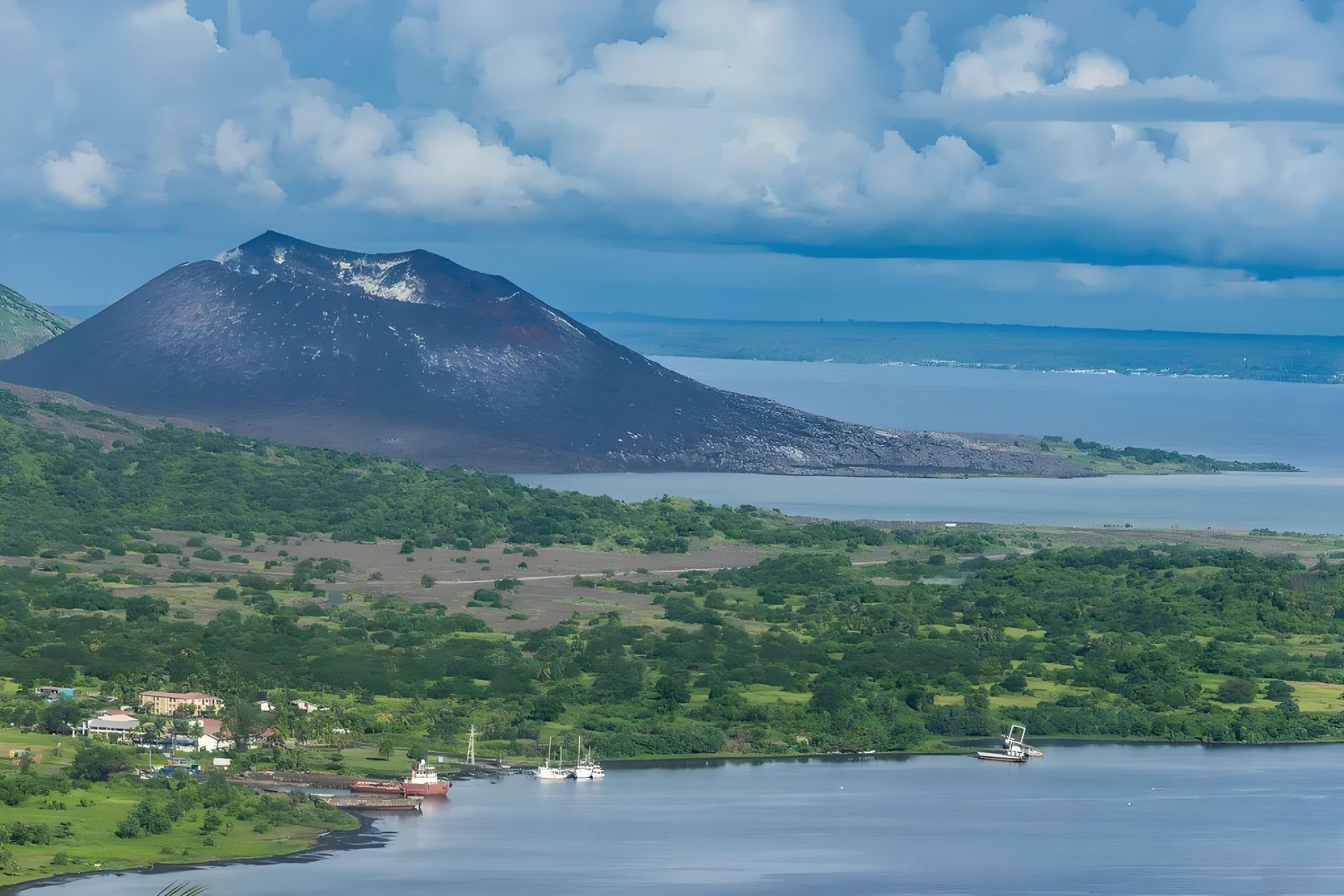 Port Moresby: A South Pacific Pearl, Blooming with Colorful Charm