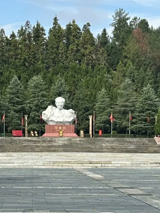 Travel guide for Hu Yaobang's former residence and memorial hall.