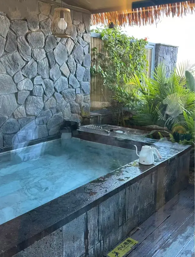 쿤밍｜온천욕과 디엔츠 호수 전망을 즐길 수 있는 인생 호텔!