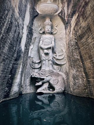 Shaoxing is not only the hometown of Lu Xun, but also home to the Great Buddha Temple in Xinchang