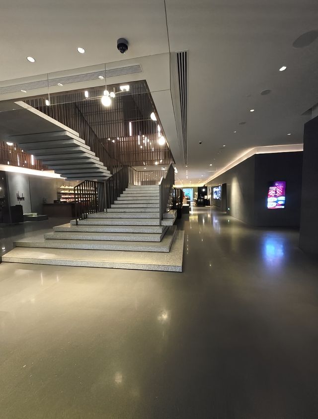 上海素凱泰酒店，溫馨舒適，位於威海路，鄰近地鐵2號線、12號線和13號線，交通便利。