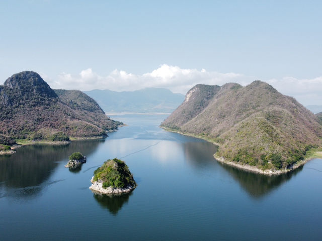 🏞️ 🌴 A Hidden Lake Paradise in Hainan 