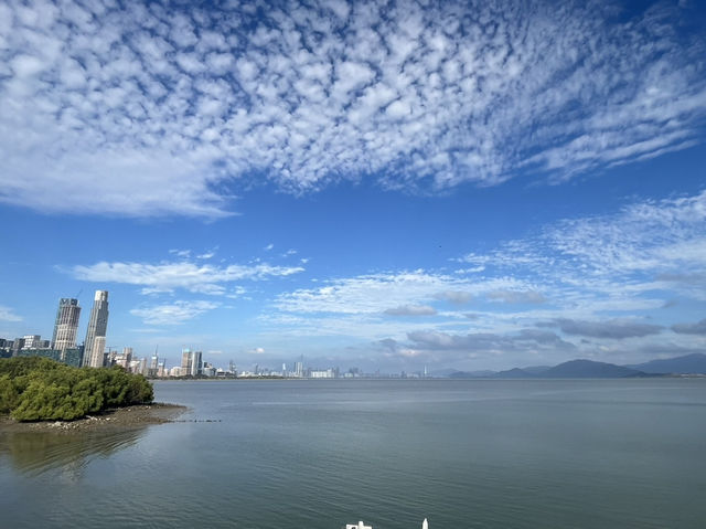 深圳南山區著名海濱路景點：南深圳灣公園，適合拍照打卡親子觀光旅遊。  