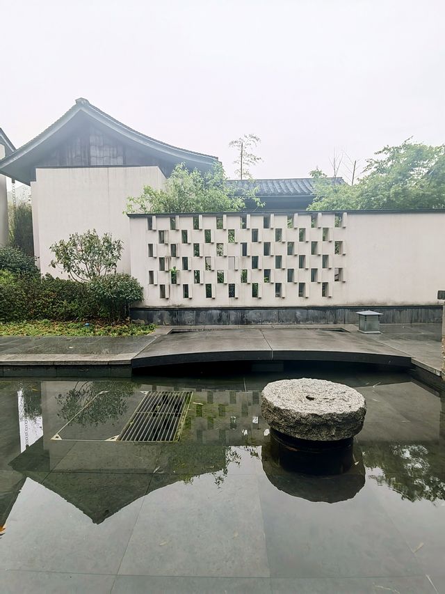 富春方外酒店，山水秘境中的度假天堂