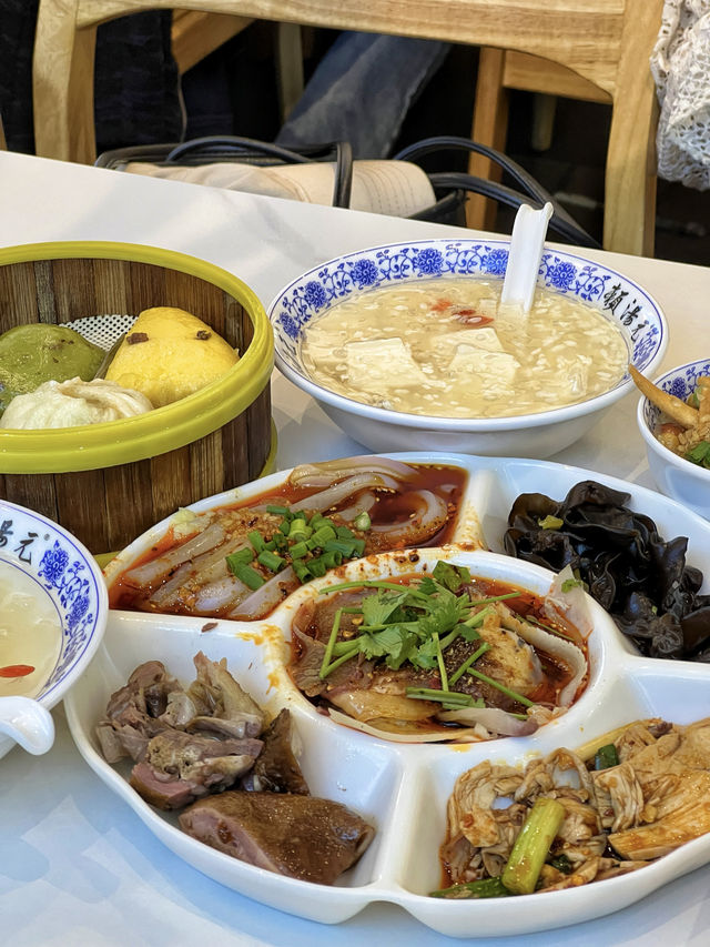 成都！喺IFS食嘢影咗靚相仲睇到花花