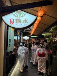 🍢御溫泉廟會根本是大胃王天堂！邊泡湯邊逛吃還能隨時出場，這波操作太貼心啦～
