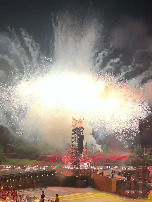 「你，敢唔敢同西昌嘅火把節一齊燃燒？」