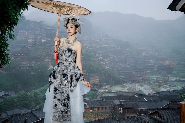 嚟千戶苗寨，當然要體驗苗族服飾寫真啦……
