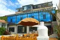 依林庭院（拉卜楞寺店）：佛國旁的木質暖居