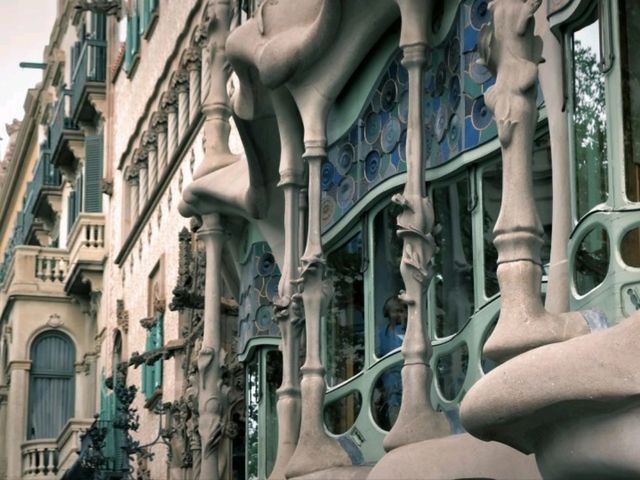 Barcelona One - day Guide (Gaudí Art Main Line) Part 2​