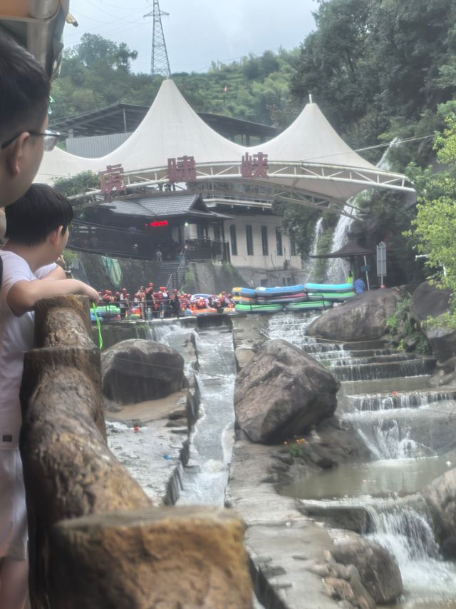 發現江蘇人對浙江山水嘅執念真係好深  星期六朝早8點從南通一路揸車到桐廬（桐廬係杭州嘅一個縣城）； 桐廬