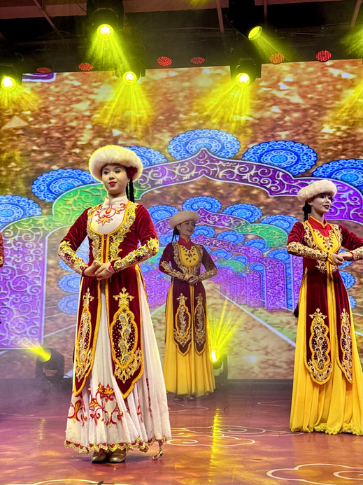 Enjoy Xinjiang's fireworks at the Grand Bazaar's dance dinner