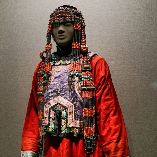 Woven Stories at the Kadoorie Gallery 🧵✨