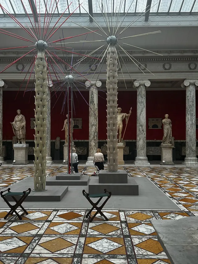 在嘉士伯美術館，我差點錯過了牆上的畫