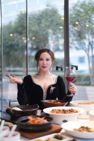 This Michelin-starred restaurant really knows how to cater to the working class in Shanghai's CBD.