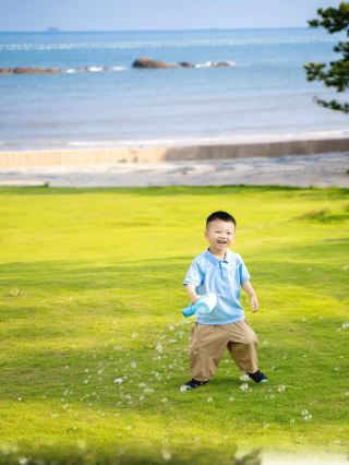 Qingdao seaside sculpture park family photo shoot｜artistic outing and photos all in one
