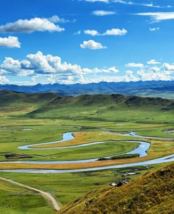 Hot air balloons and Tibetan food at the Thousand-Bay Wetland—Manzetang really knows how to do it right!